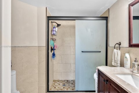 Снять в аренду кондоминиум в Майами, Флорида 2 спальни, 92.9м2, № 1989508 - фото 29