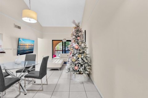 Снять в аренду кондоминиум в Майами, Флорида 2 спальни, 92.9м2, № 1989508 - фото 7