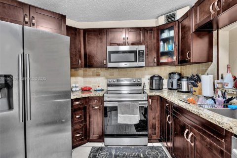 Снять в аренду кондоминиум в Майами, Флорида 2 спальни, 92.9м2, № 1989508 - фото 17