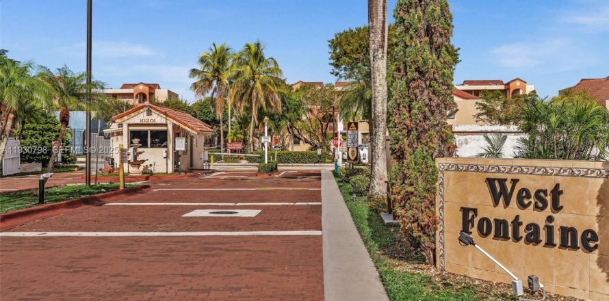 Кондоминиум с 2 спальнями в Майами, Флорида № 1989508