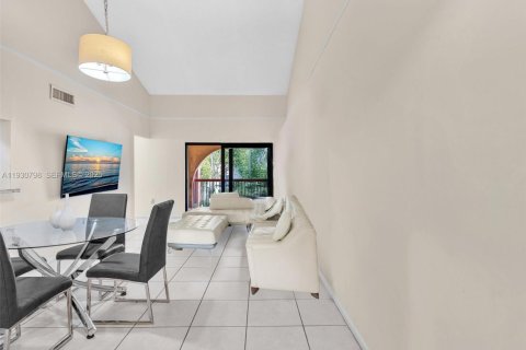 Снять в аренду кондоминиум в Майами, Флорида 2 спальни, 92.9м2, № 1989508 - фото 6