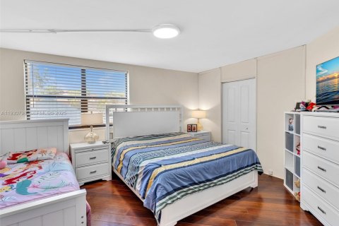 Снять в аренду кондоминиум в Майами, Флорида 2 спальни, 92.9м2, № 1989508 - фото 28