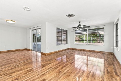 Villa ou maison à vendre à Port Richey, Floride: 3 chambres, 131.55 m2 № 2408579 - photo 3