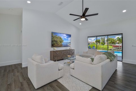 Villa ou maison à vendre à Cape Coral, Floride: 3 chambres № 2414309 - photo 13