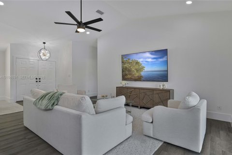 Villa ou maison à vendre à Cape Coral, Floride: 3 chambres № 2414309 - photo 16