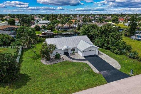 Villa ou maison à vendre à Cape Coral, Floride: 3 chambres № 2414309 - photo 2