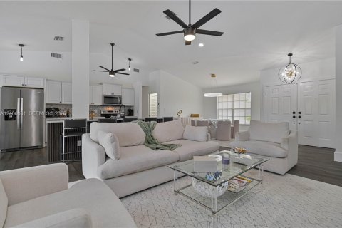 Villa ou maison à vendre à Cape Coral, Floride: 3 chambres № 2414309 - photo 15