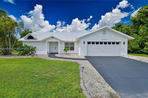 Villa ou maison à Cape Coral, Floride 3 chambres № 2414309