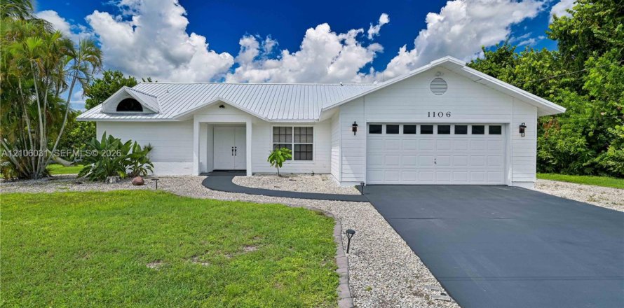 Villa ou maison à Cape Coral, Floride 3 chambres № 2414309