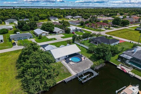 Villa ou maison à vendre à Cape Coral, Floride: 3 chambres № 2414309 - photo 6
