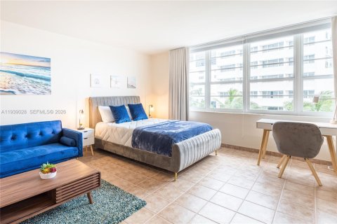 Copropriété à louer à Miami Beach, Floride: 52.49 m2 № 1999494 - photo 4