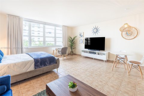 Copropriété à louer à Miami Beach, Floride: 52.49 m2 № 1999494 - photo 8