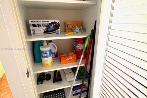 Copropriété à louer à Miami Beach, Floride: 52.49 m2 № 1999494 - photo 21