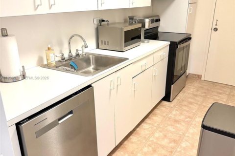 Copropriété à louer à Miami Beach, Floride: 52.49 m2 № 1999494 - photo 13