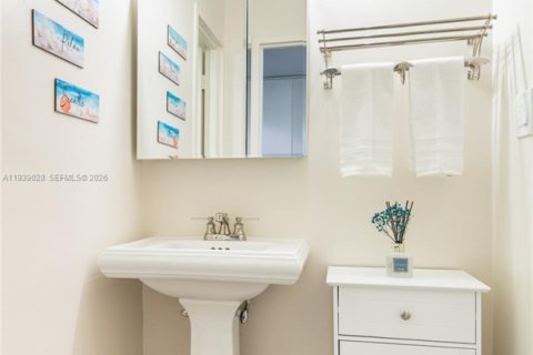 Copropriété à louer à Miami Beach, Floride: 52.49 m2 № 1999494 - photo 23