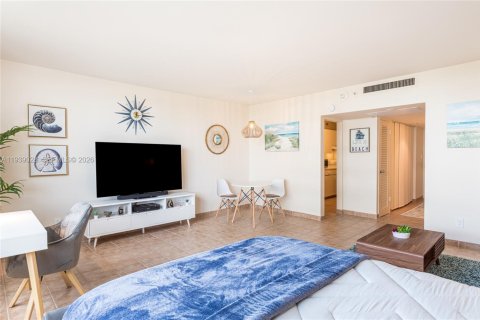 Copropriété à louer à Miami Beach, Floride: 52.49 m2 № 1999494 - photo 7