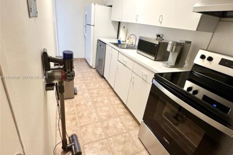 Copropriété à louer à Miami Beach, Floride: 52.49 m2 № 1999494 - photo 14