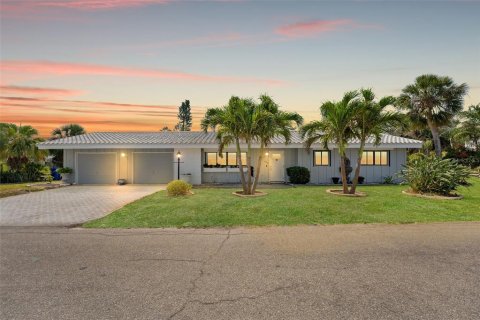 Casa en venta en Longboat Key, Florida, 2 dormitorios, 115.94 m2 № 1612565 - foto 2