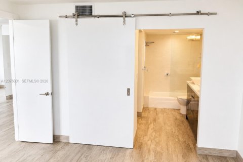 Copropriété à louer à Miami, Floride: 1 chambre, 86.4 m2 № 2331776 - photo 4