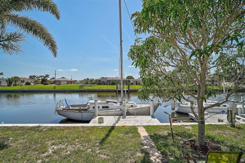 House in Port Charlotte, Florida 4 bedrooms, 179.77 sq.m. № 1746440 - photo 27