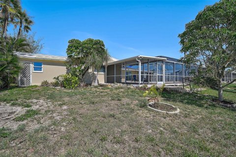 House in Port Charlotte, Florida 4 bedrooms, 179.77 sq.m. № 1746440 - photo 28