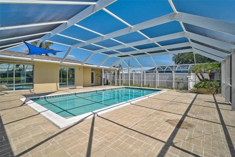 House in Port Charlotte, Florida 4 bedrooms, 179.77 sq.m. № 1746440 - photo 26