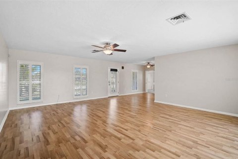House in Port Charlotte, Florida 4 bedrooms, 179.77 sq.m. № 1746440 - photo 5