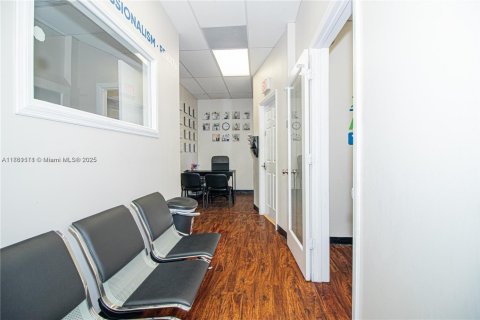 Commercial property in Sweetwater, Florida № 2013753 - photo 23