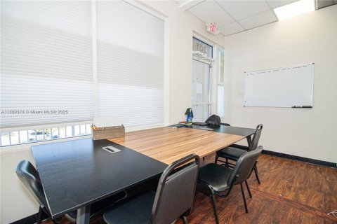 Commercial property in Sweetwater, Florida № 2013753 - photo 27