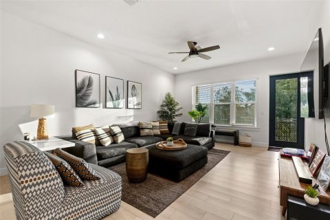 Townhouse in Tampa, Florida 3 bedrooms, 225.2 sq.m. № 1795953 - photo 13