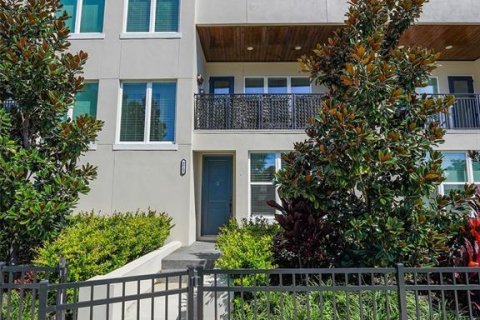 Townhouse in Tampa, Florida 3 bedrooms, 225.2 sq.m. № 1795953 - photo 1