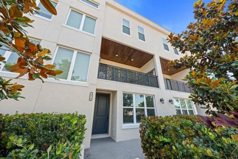 Townhouse in Tampa, Florida 3 bedrooms, 225.2 sq.m. № 1795953 - photo 2