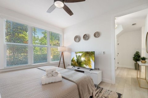 Townhouse in Tampa, Florida 3 bedrooms, 225.2 sq.m. № 1795953 - photo 8