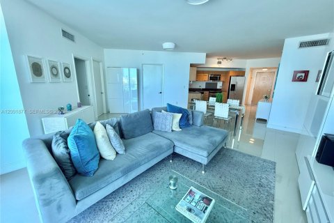 Condo in Miami, Florida, 3 bedrooms № 2153701 - photo 17
