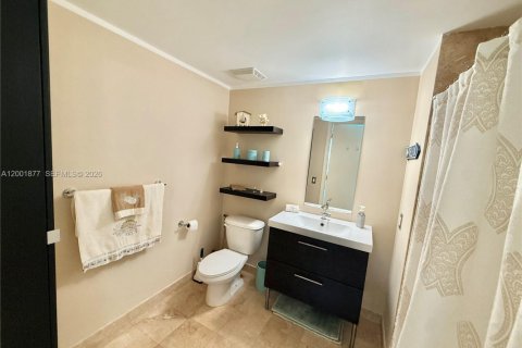 Condo in Miami, Florida, 3 bedrooms № 2153701 - photo 22