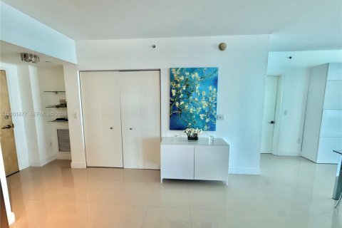 Condo in Miami, Florida, 3 bedrooms № 2153701 - photo 13