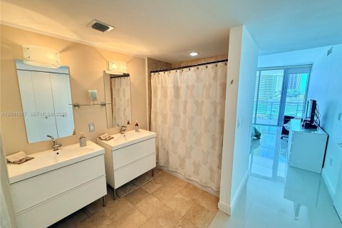 Condo in Miami, Florida, 3 bedrooms № 2153701 - photo 19
