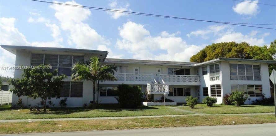 Condo in Hollywood, Florida, 2 bedrooms  № 2081168