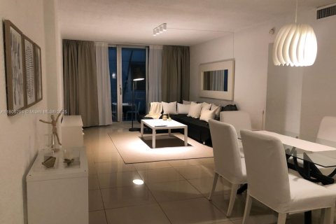 Condominio en venta en Hollywood, Florida, 1 dormitorio, 81.2 m2 № 1937623 - foto 2