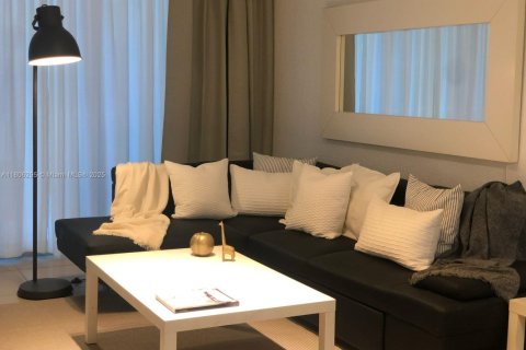 Condominio en venta en Hollywood, Florida, 1 dormitorio, 81.2 m2 № 1937623 - foto 11