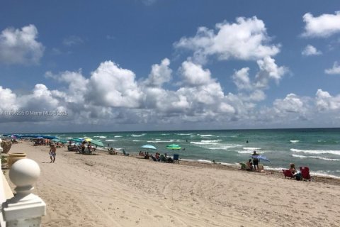 Condominio en venta en Hollywood, Florida, 1 dormitorio, 81.2 m2 № 1937623 - foto 20