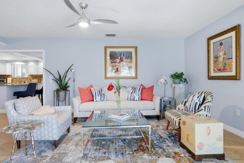 House in Sarasota, Florida 2 bedrooms, 143.07 sq.m. № 2400306 - photo 14