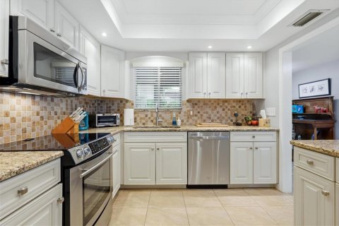 House in Sarasota, Florida 2 bedrooms, 143.07 sq.m. № 2400306 - photo 5