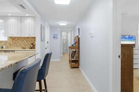 House in Sarasota, Florida 2 bedrooms, 143.07 sq.m. № 2400306 - photo 24