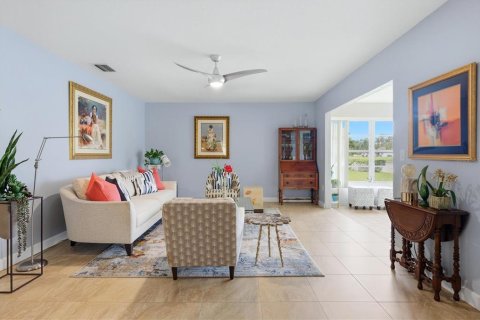 House in Sarasota, Florida 2 bedrooms, 143.07 sq.m. № 2400306 - photo 15