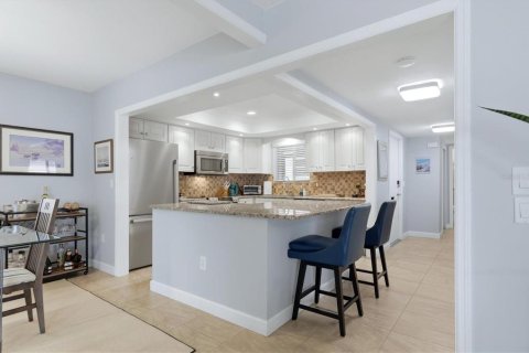 House in Sarasota, Florida 2 bedrooms, 143.07 sq.m. № 2400306 - photo 21