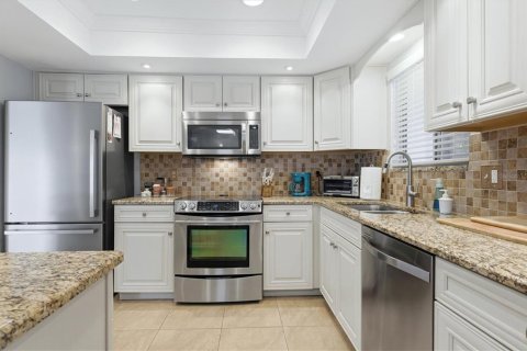 House in Sarasota, Florida 2 bedrooms, 143.07 sq.m. № 2400306 - photo 23