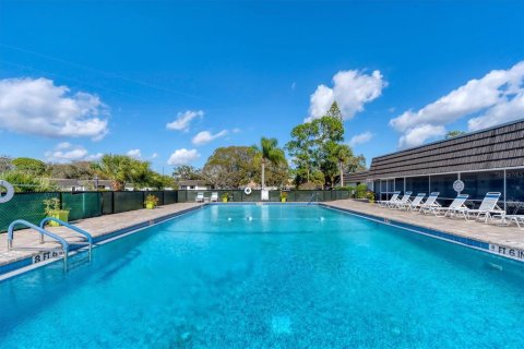 House in Sarasota, Florida 2 bedrooms, 143.07 sq.m. № 2400306 - photo 2