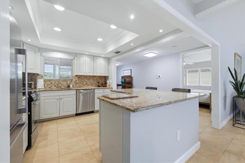 House in Sarasota, Florida 2 bedrooms, 143.07 sq.m. № 2400306 - photo 22