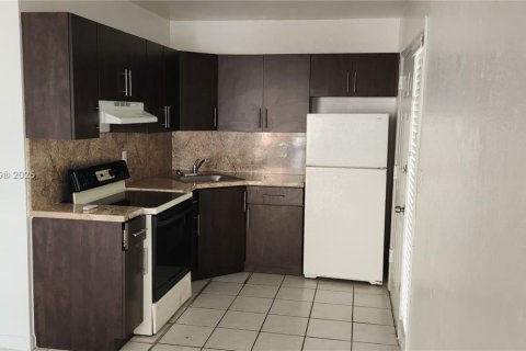 Appartement à louer à Miami, Floride: 53.88 m2 № 1895556 - photo 2